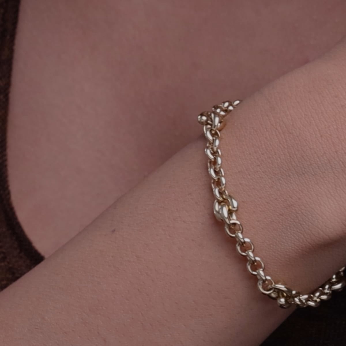 Gold Station Link Chain Bracelet - Classic Everyday Elegance