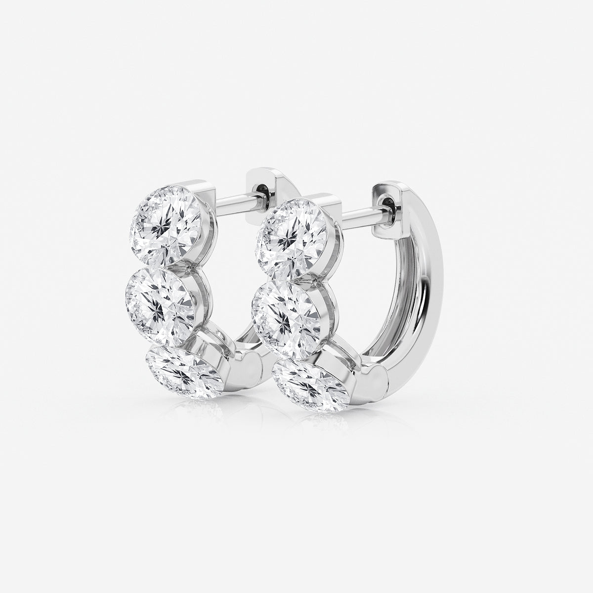 Boundless Embrace    14K White Gold, DE, VS1