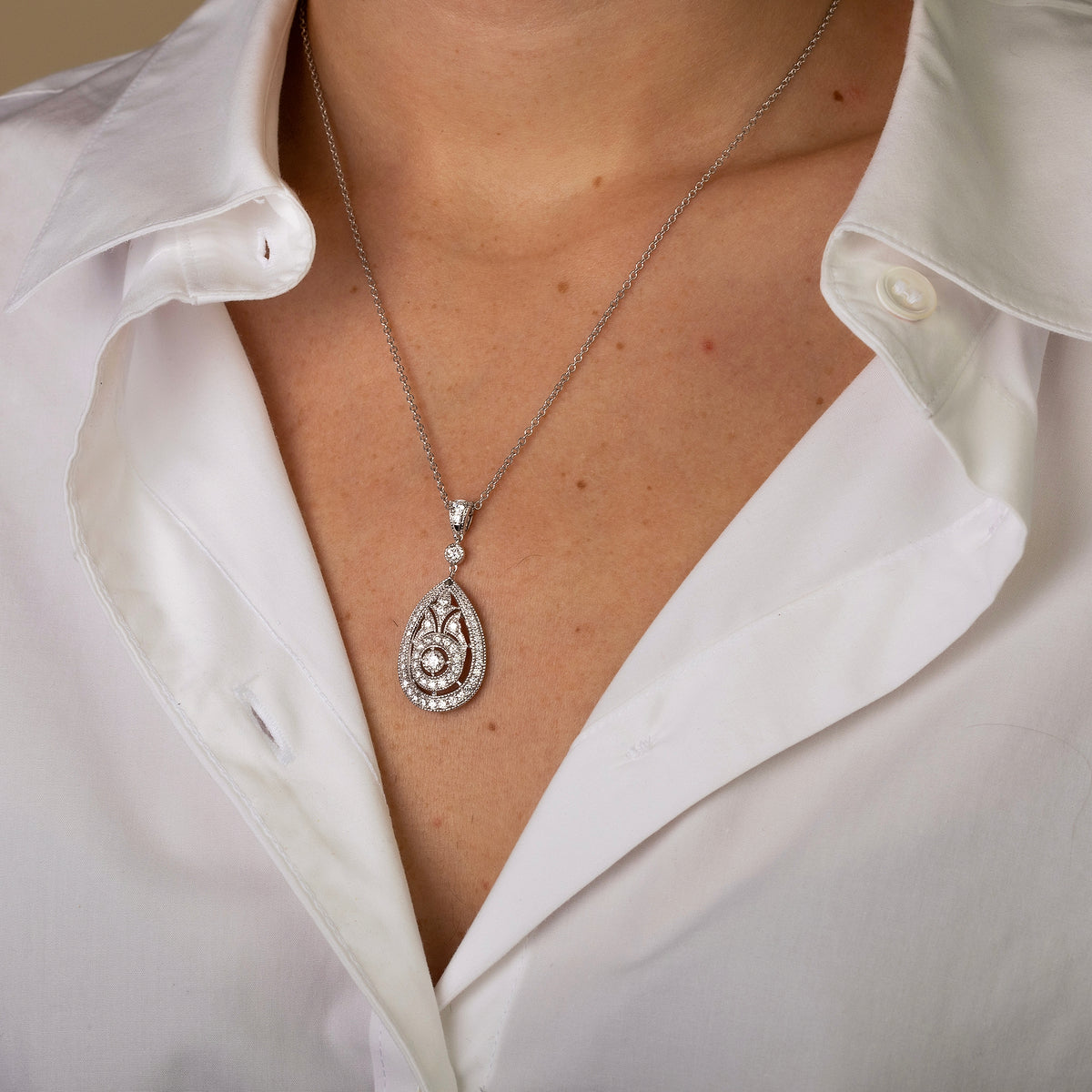 Round Diamond Vintage Pendant in Platinum - 1 CTW | DE, VS1