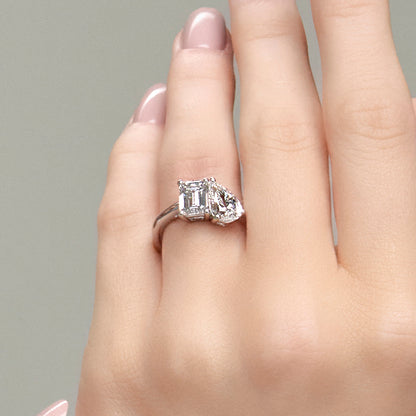 Laurel Toi Et Moi Pear & Emerald Diamond Ring in Platinum - 4 CTW